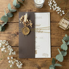 Hochzeitseinladung "Golden Crest" mit Wachssiegel, Kordel & Trockenblume