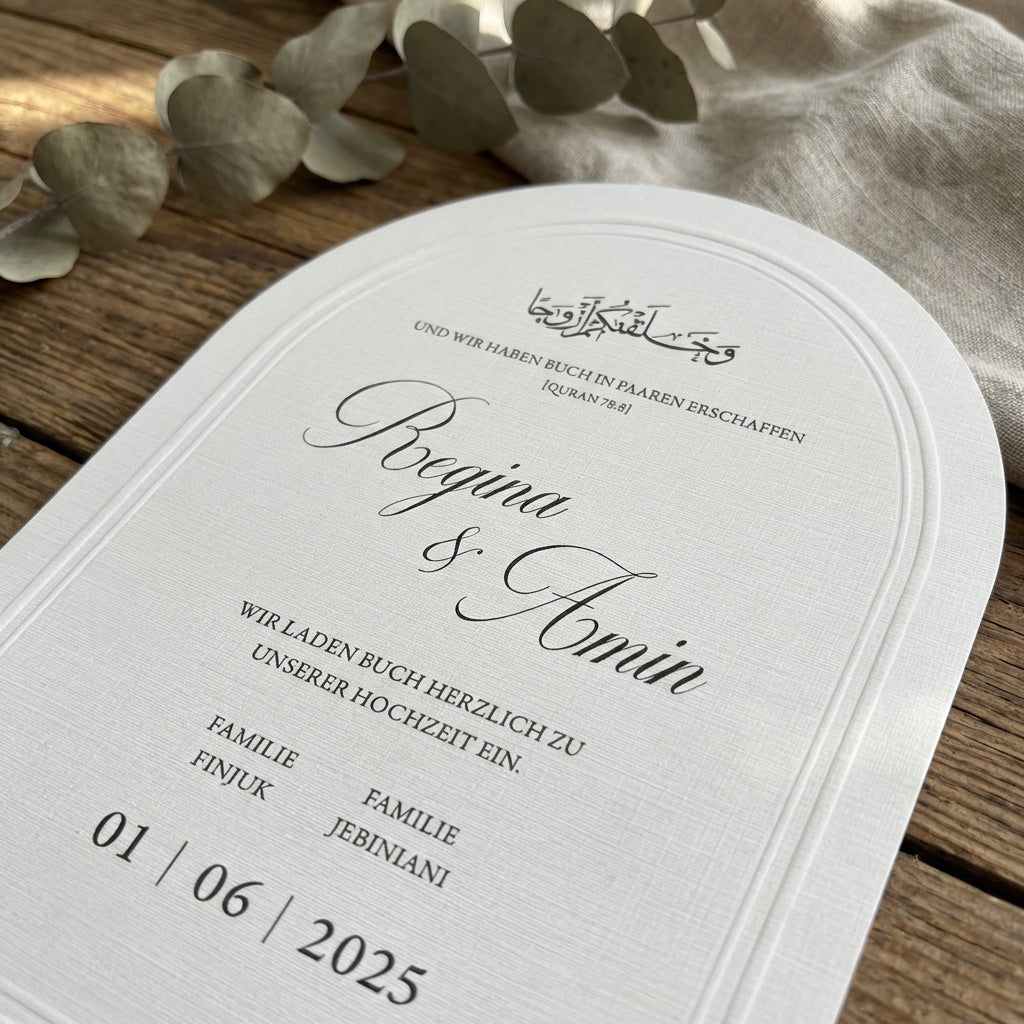 Hochzeitseinladungskarte | Edles Leinenpapier mit Blindprägung in Oval
