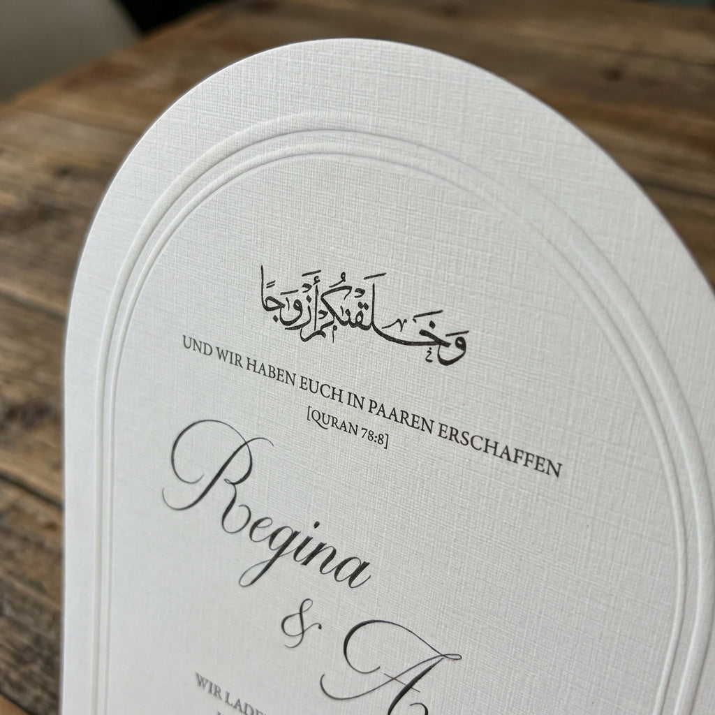 Hochzeitseinladungskarte | Edles Leinenpapier mit Blindprägung in Oval