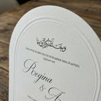 Hochzeitseinladungskarte | Edles Leinenpapier mit Blindprägung in Oval