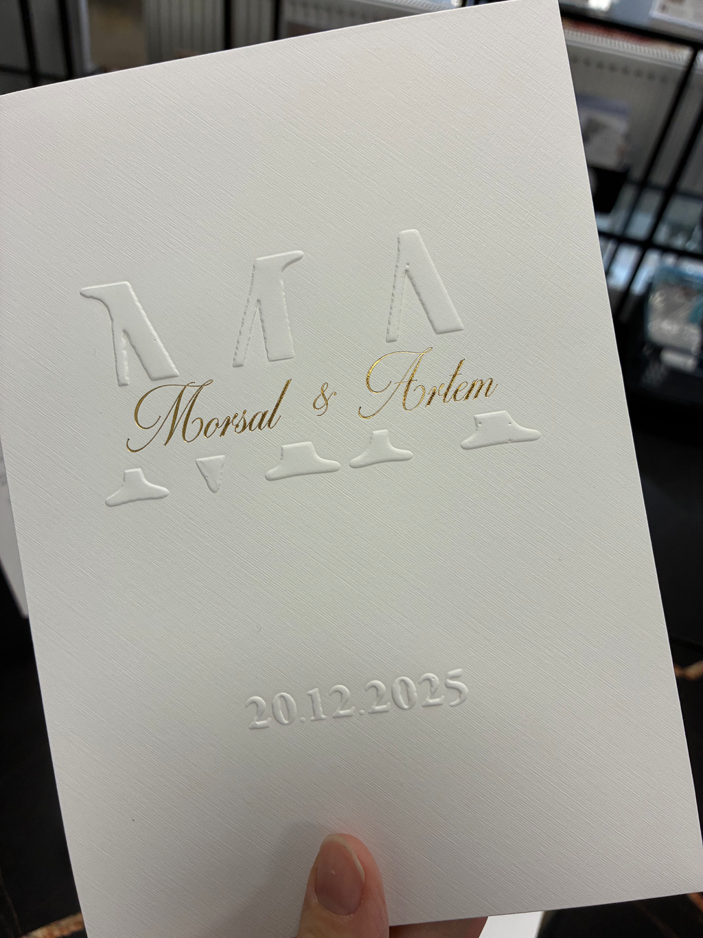 Hochzeitseinladung "Aristocrate" mit Blindprägung & Goldprägung