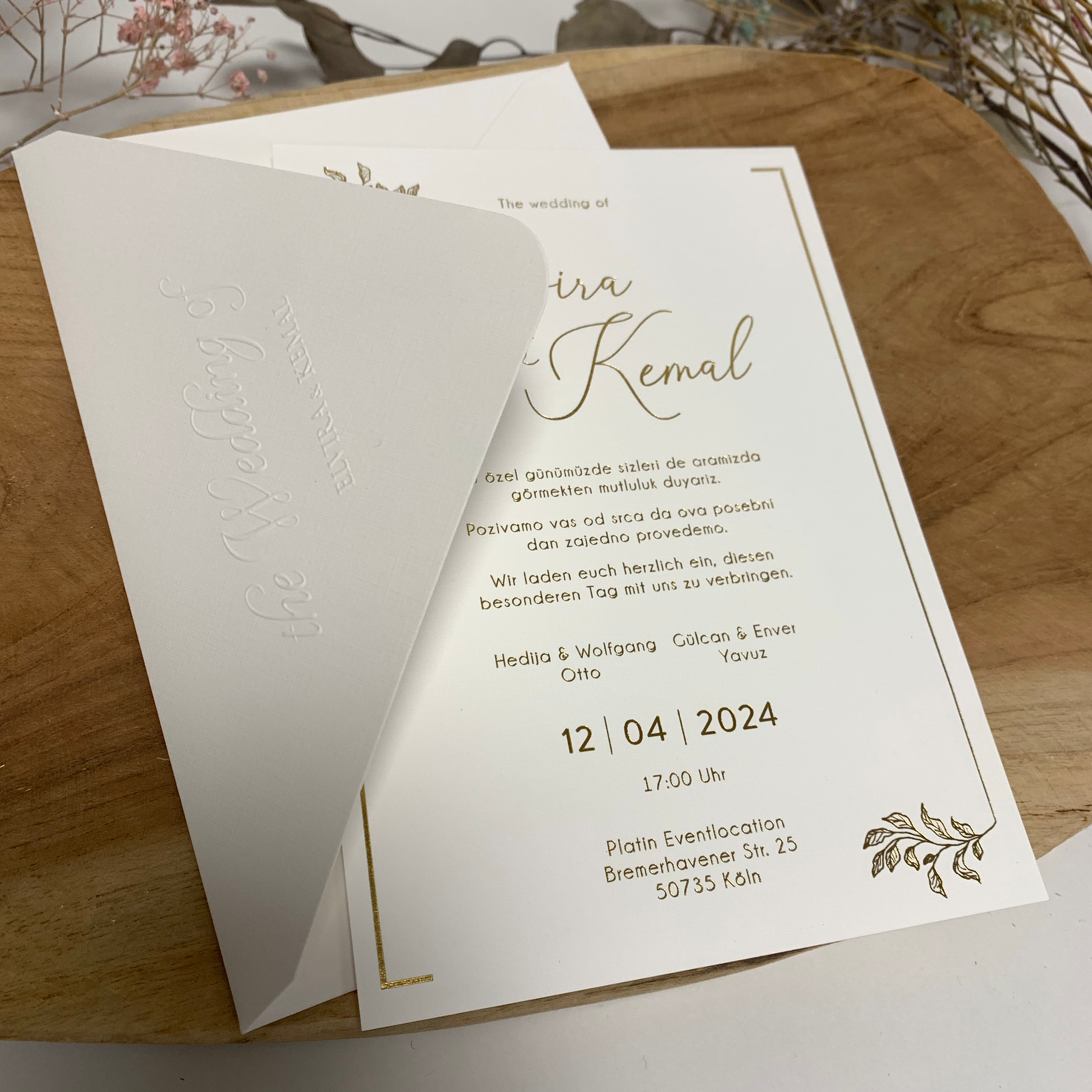 Hochzeitseinladung "Golden Elegance" mit Kuvert und Prägung