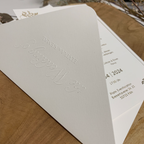 Hochzeitseinladung "Golden Elegance" mit Kuvert und Prägung