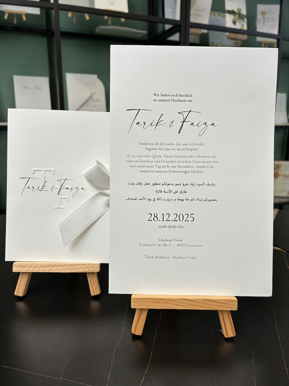 Hochzeitseinladung "Signature Royale" mit Prägung & Schleife