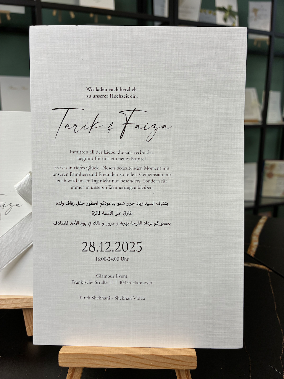 Hochzeitseinladung "Signature Royale" mit Prägung & Schleife