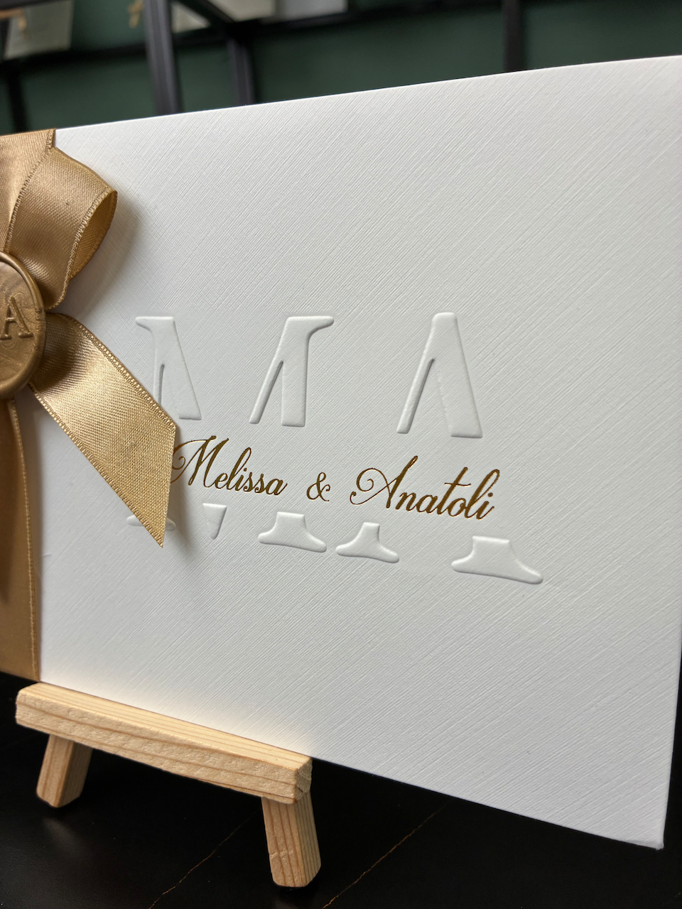 Hochzeitseinladung "Crown Edition" mit Blind- und Goldprägung