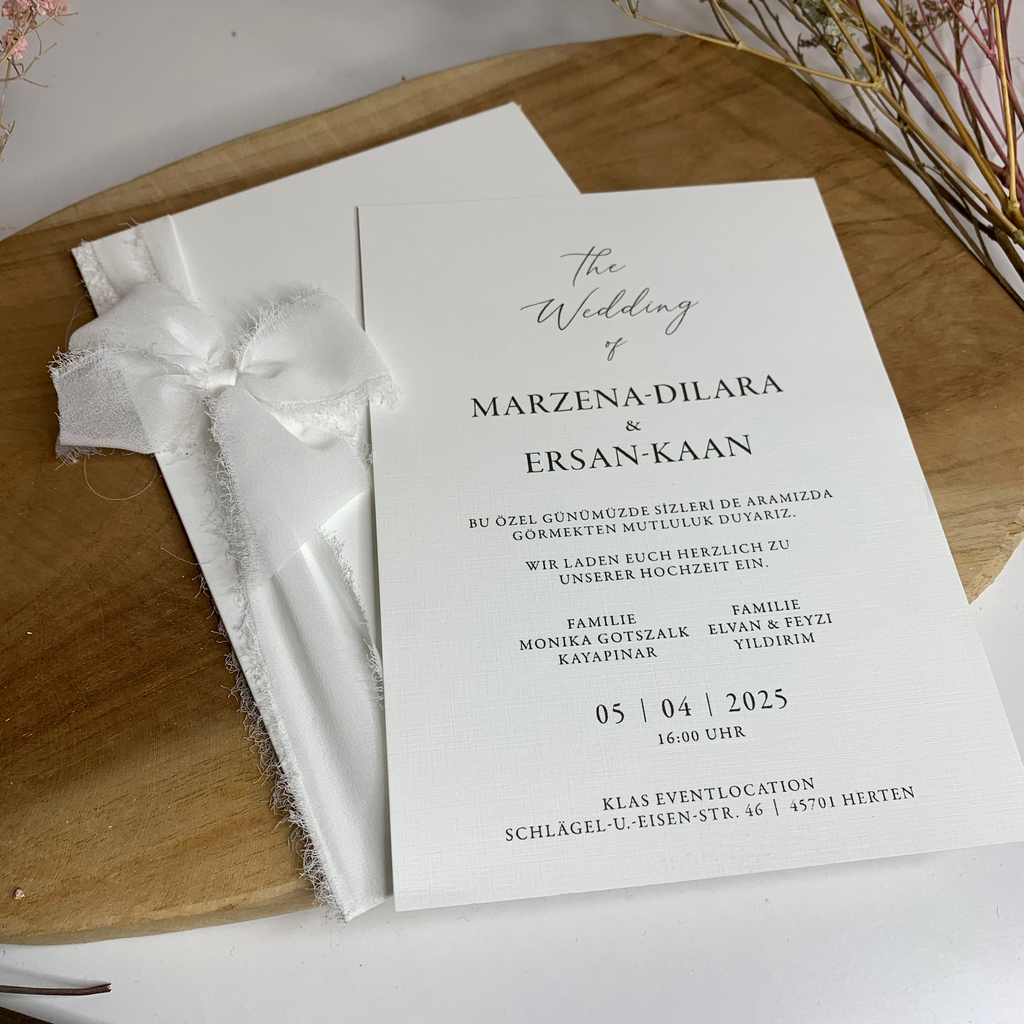 Hochzeitseinladung "Timeless White" | Leinenpapier mit edler Schleife