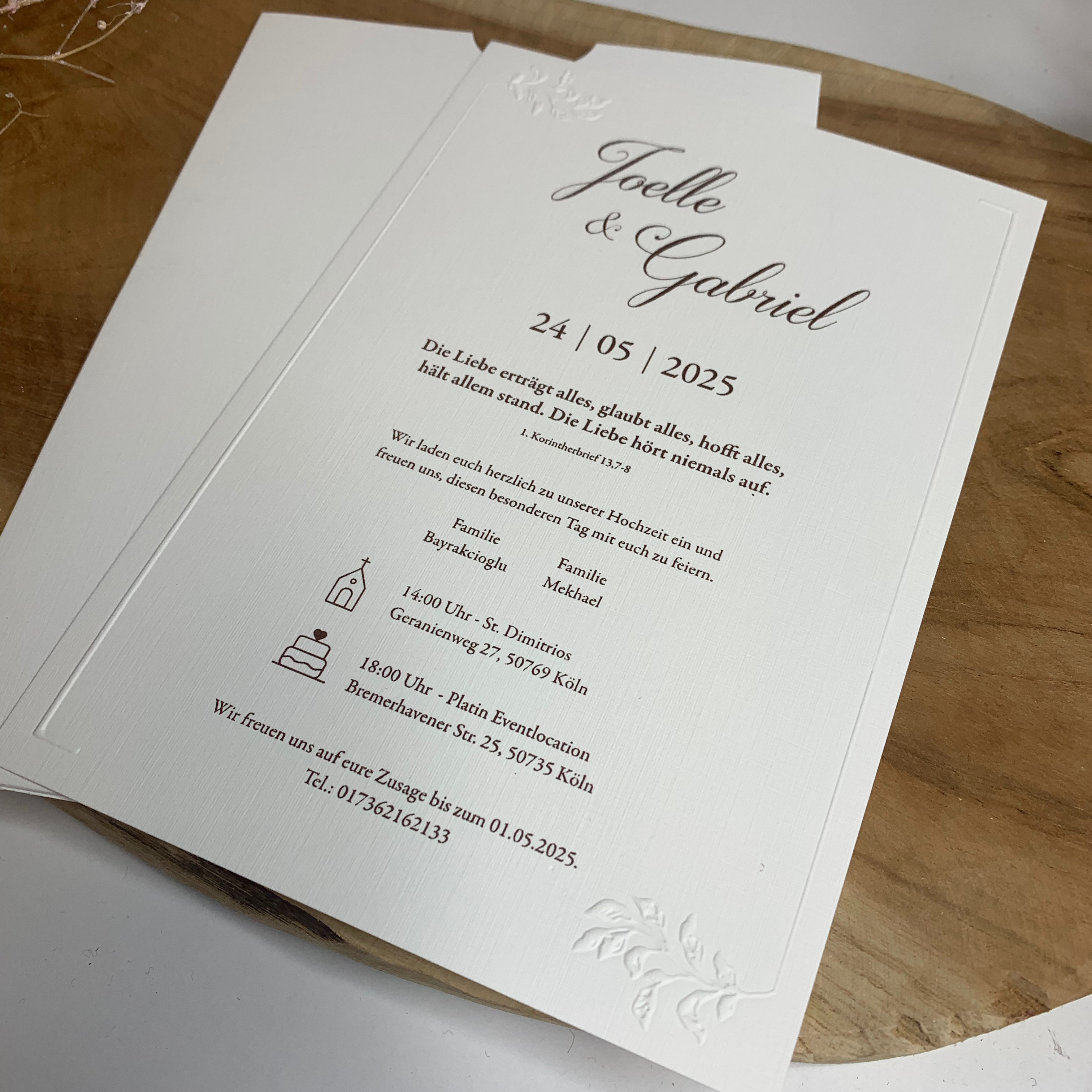 Hochzeitseinladung "Our Names" mit Blindprägung