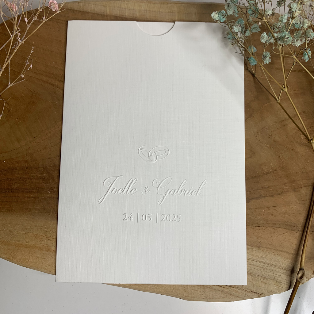 Hochzeitseinladung "Our Names" mit Blindprägung