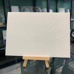 Hochzeitseinladung mit Blindprägung „The Wedding of“