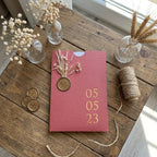 Hochzeitseinladung "Red Royal" mit Wachssiegel und Trockenblume