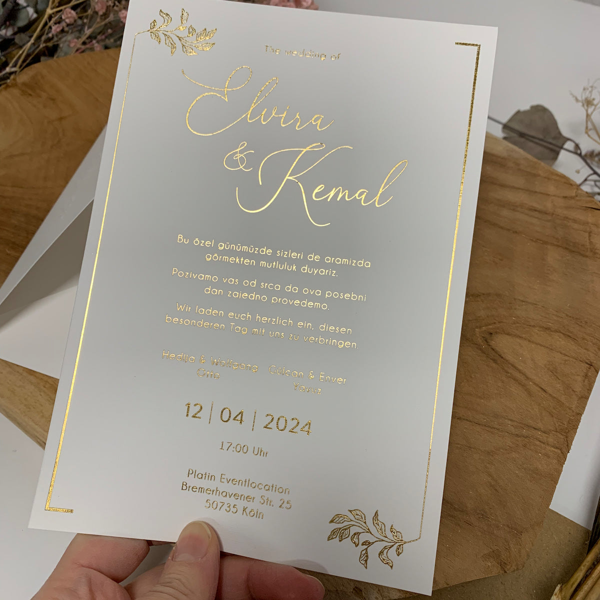 Hochzeitseinladung "Golden Crest" mit Wachssiegel, Kordel & Trockenblume