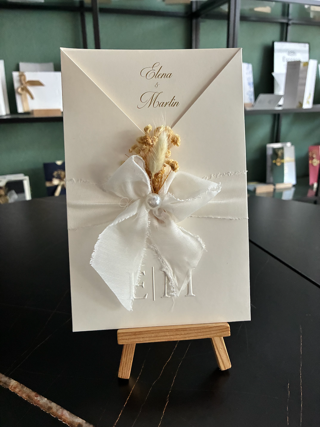 Express invitation "Linen Elegance" | Blind embossing on linen paper with envelope